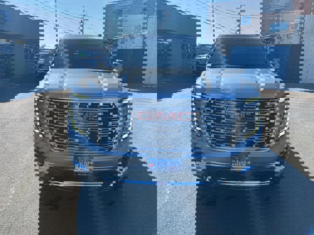 Used 2025 GMC Yukon XL Denali image 11