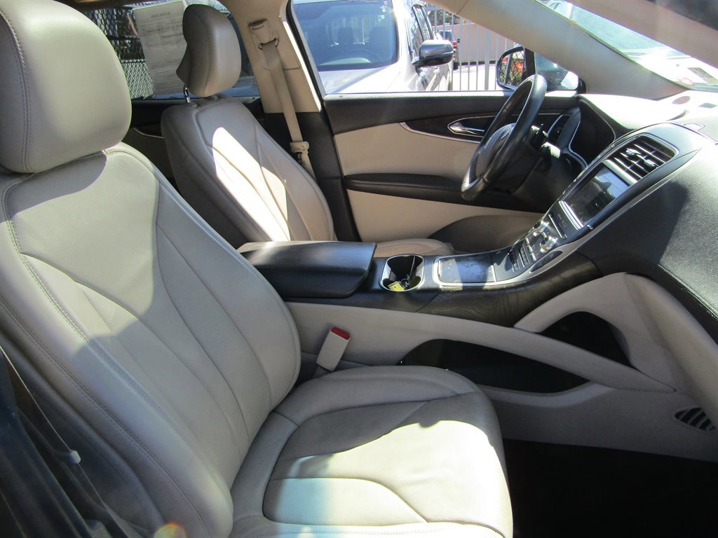 Used 2017 Lincoln MKX Reserve w/ Lincoln MKX Climate Package image 5