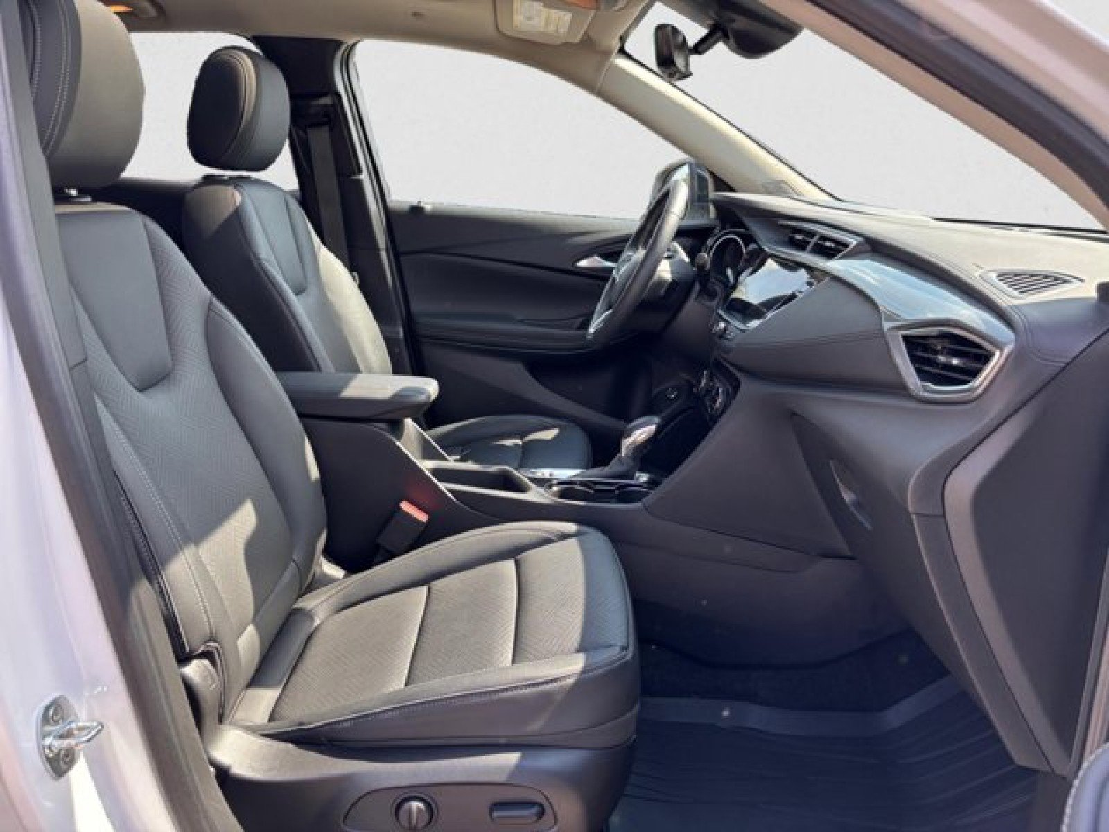 Used 2022 Buick Encore GX Essence w/ Advanced Technology Package image 20