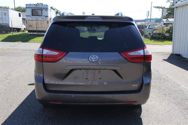 Used 2016 Toyota Sienna XLE w/ XLE Navigation Package FWD image 6