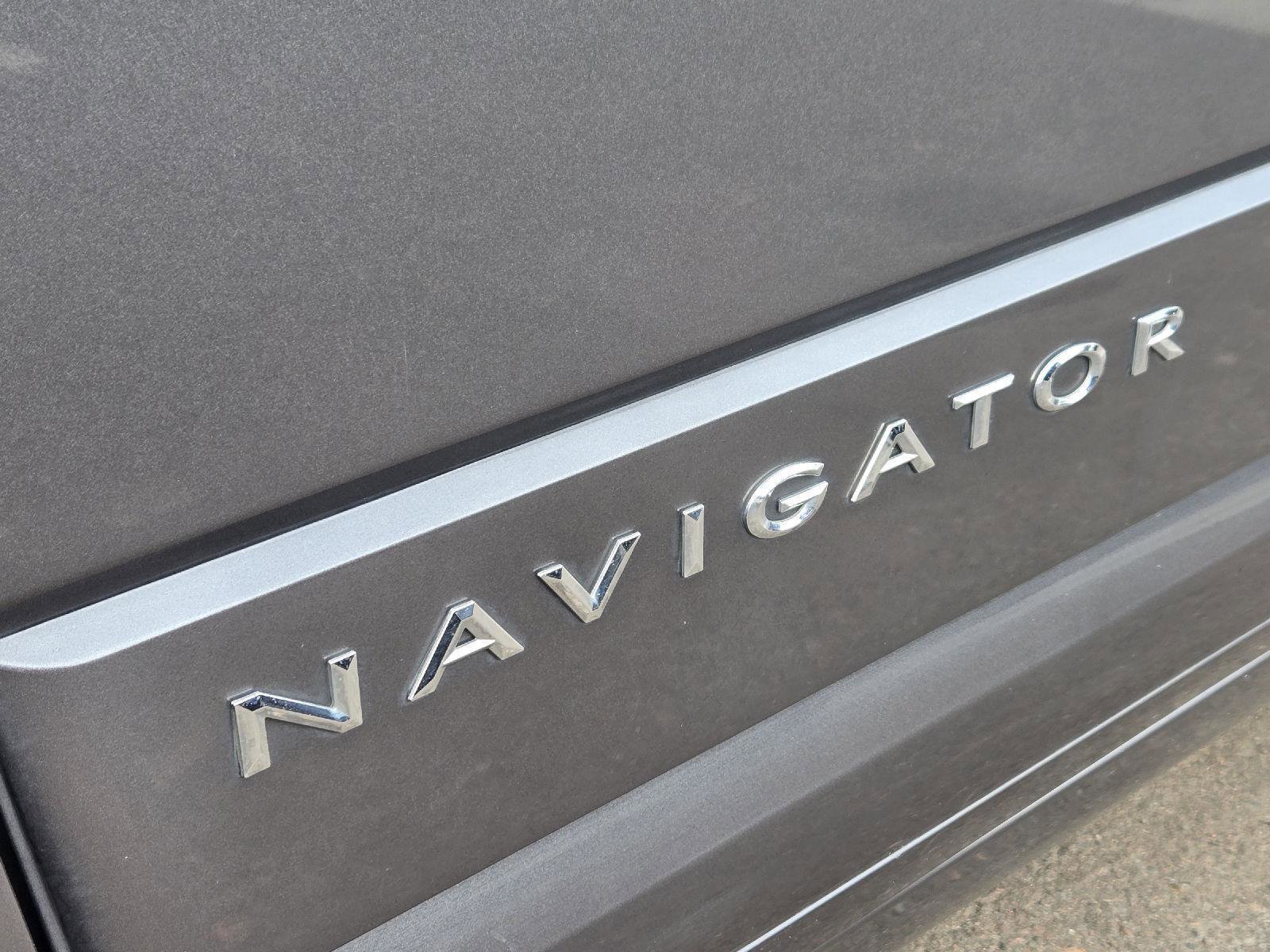 Used 2012 Lincoln Navigator 4WD image 23