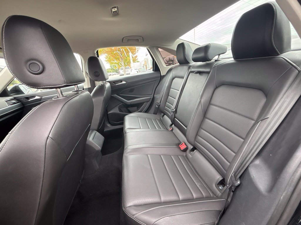 Used 2024 Volkswagen Jetta SE FWD image 13