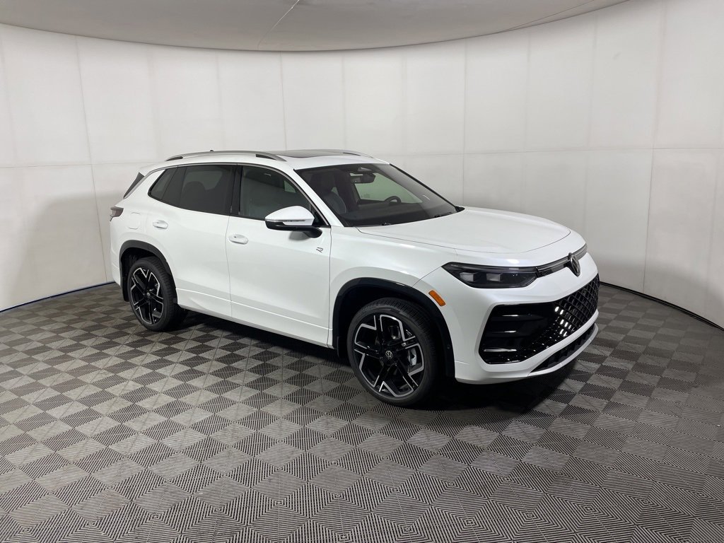 New 2025 Volkswagen Tiguan SEL R-Line image 1