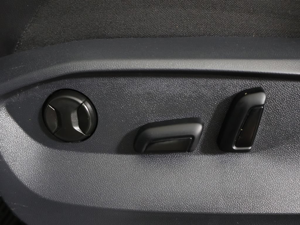 Used 2024 Volkswagen Tiguan SE R-Line AWD/4WD image 35