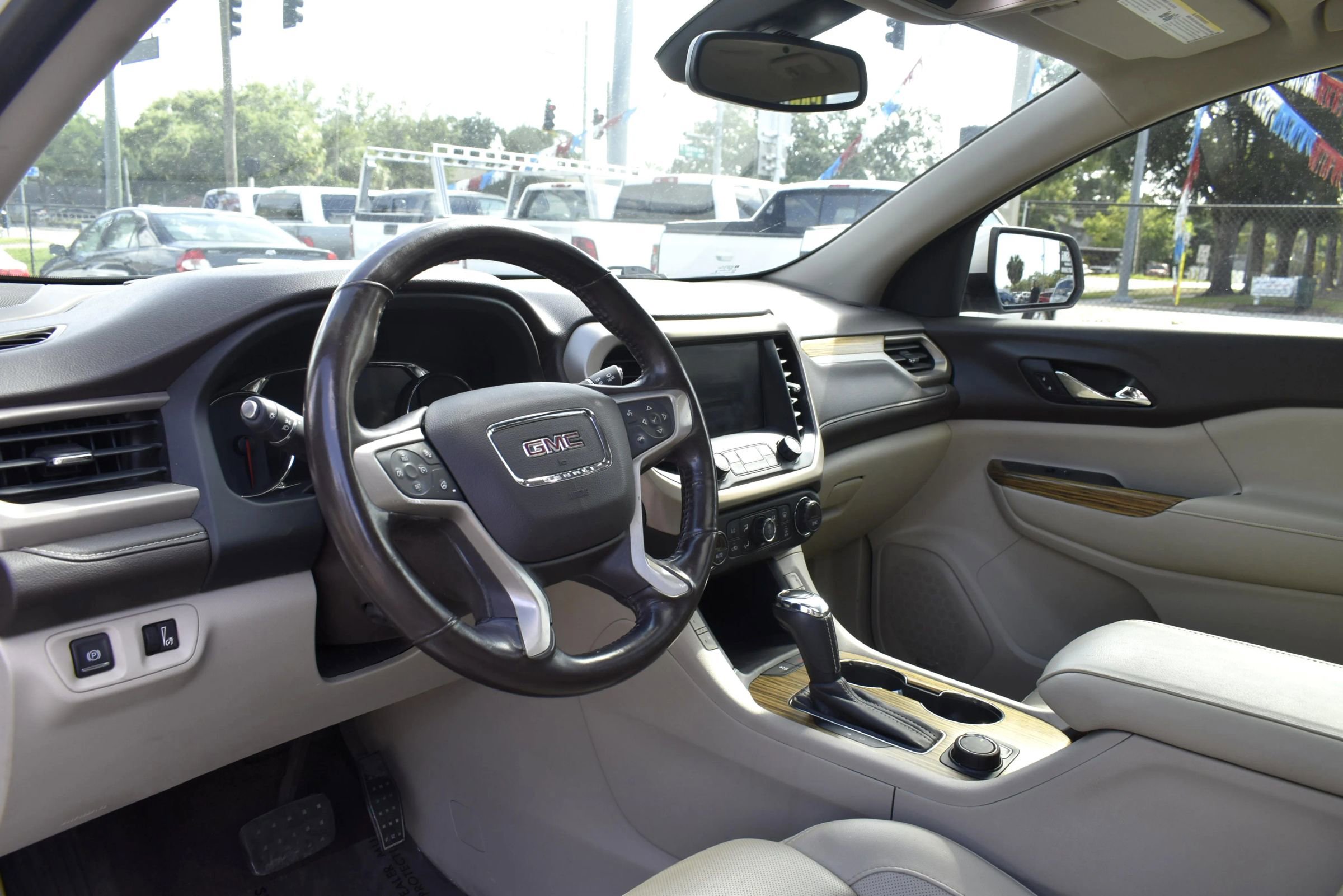 Used 2017 GMC Acadia Denali w/ Technology Package image 9