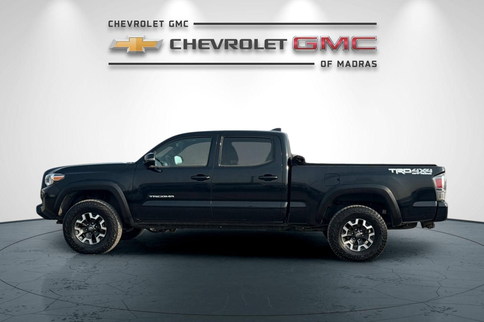 Used 2020 Toyota Tacoma TRD Off-Road w/ TRD Premium Off Road Package AWD/4WD image 6