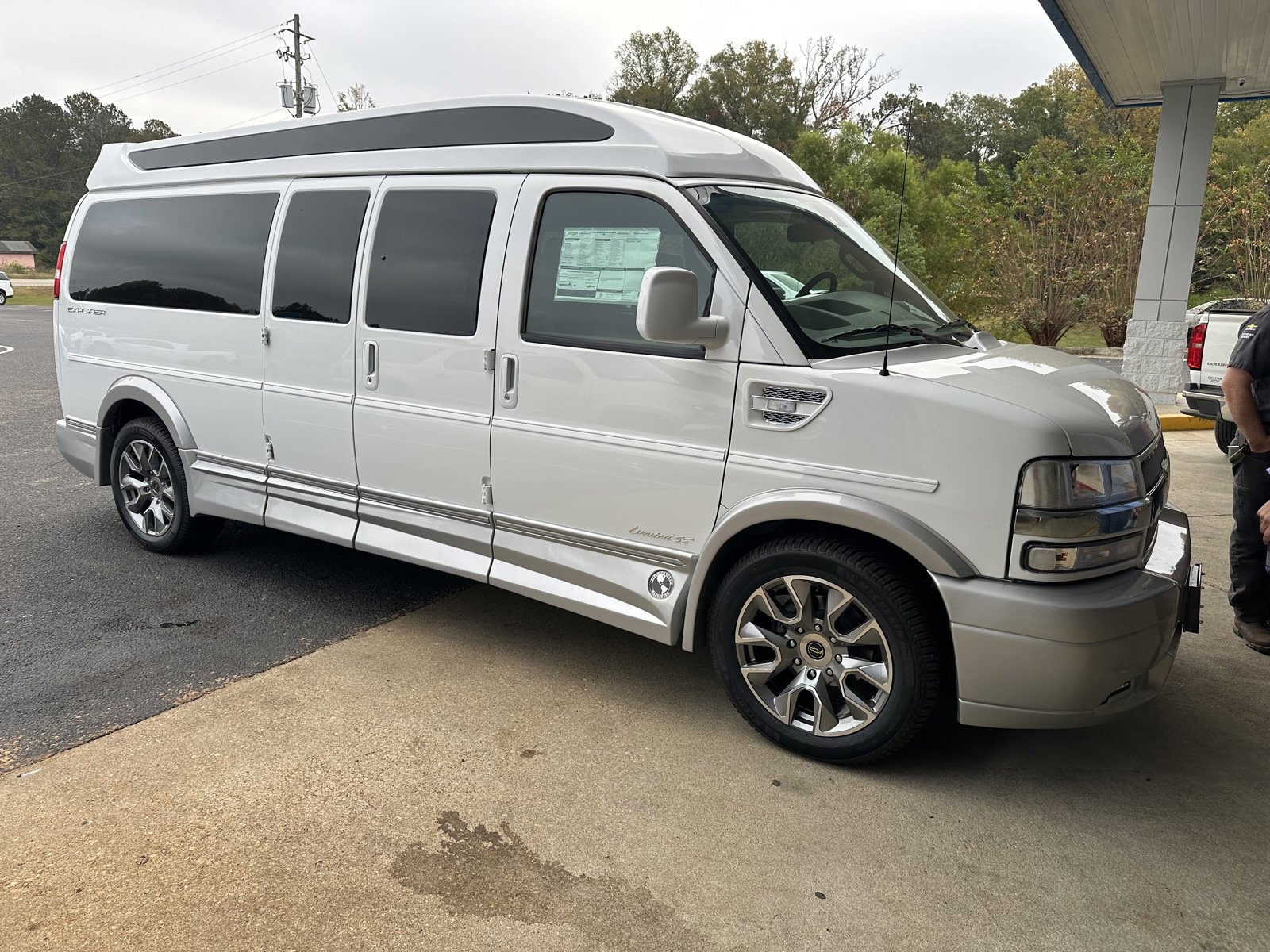 New 2024 Chevrolet Express 2500 Extended image 2