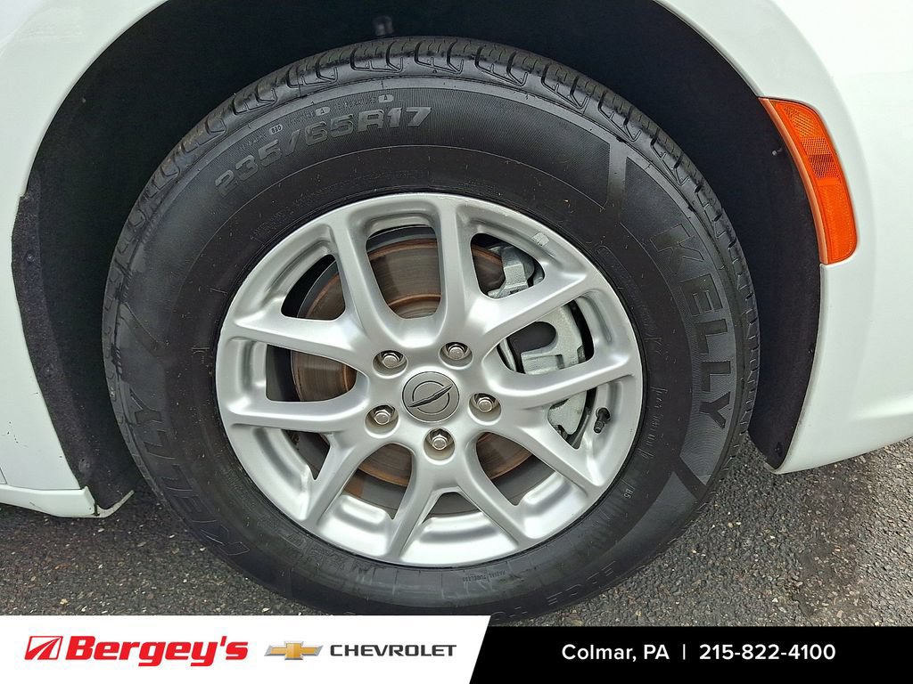 Used 2023 Chrysler Pacifica Touring-L FWD image 10