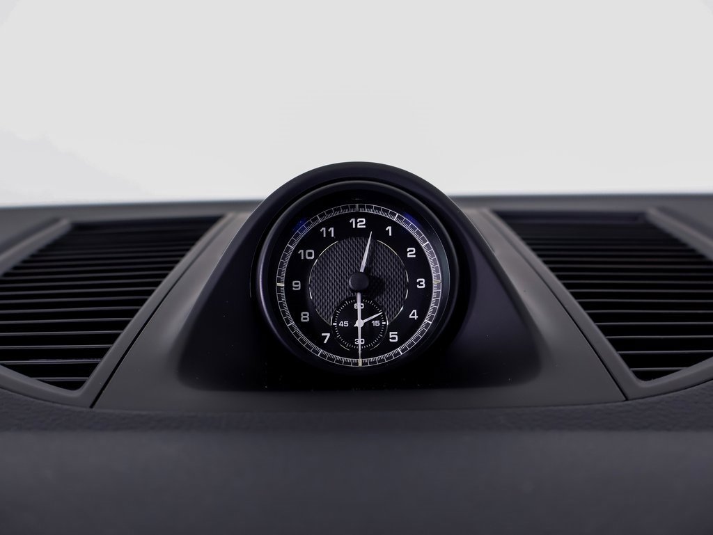 Used 2025 Porsche Macan image 15