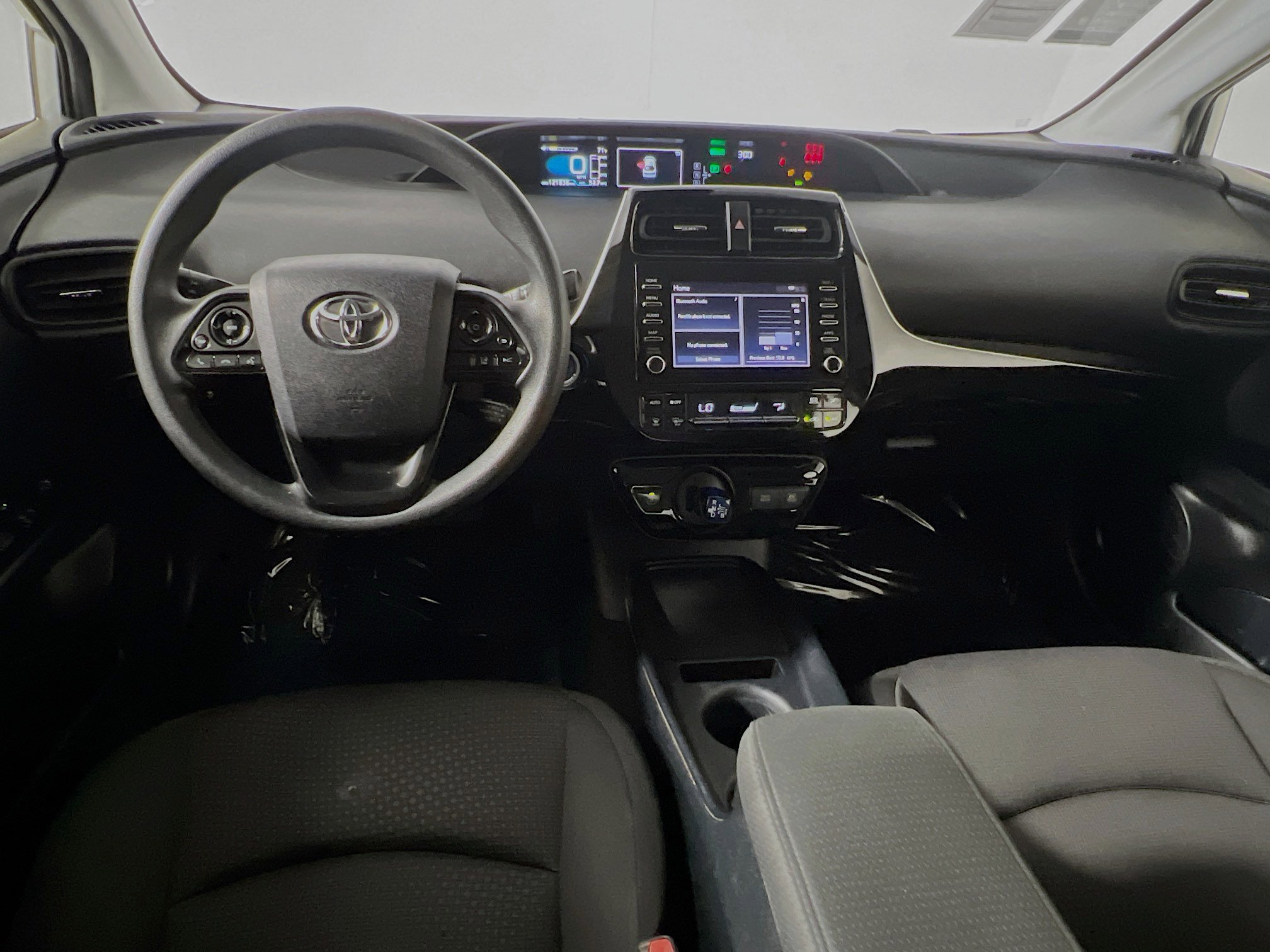 Used 2020 Toyota Prius LE image 30
