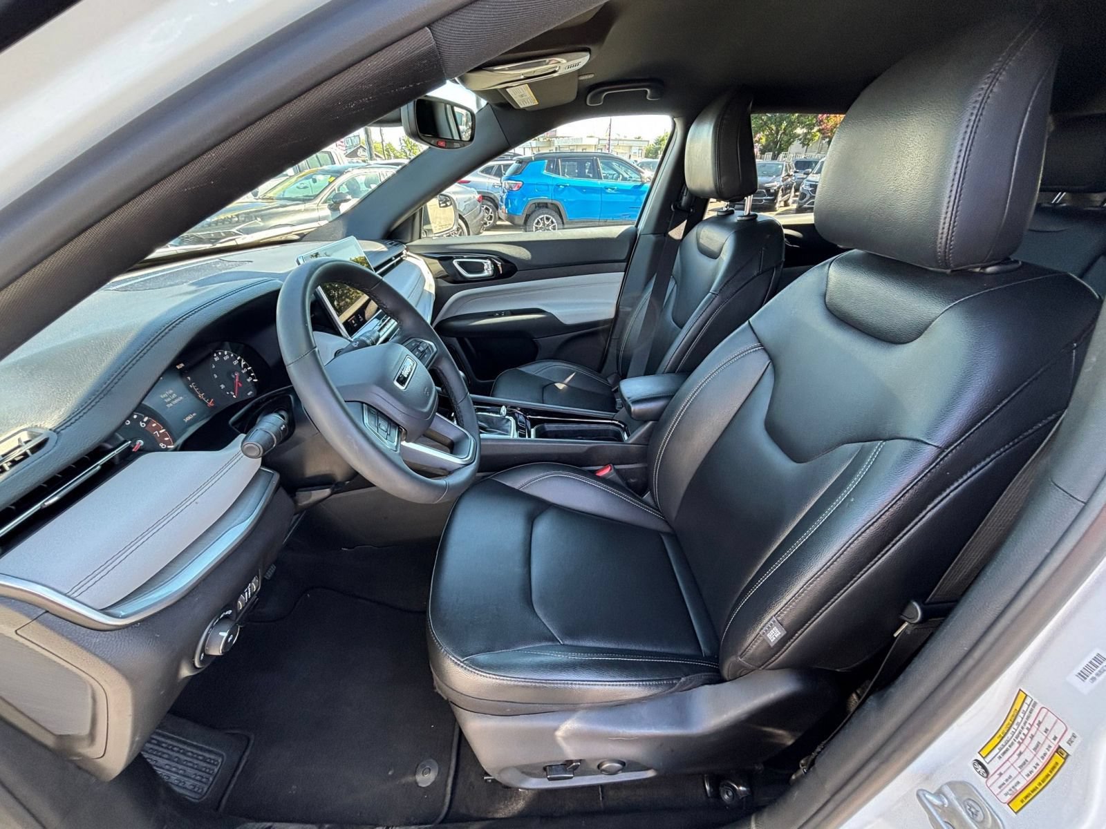 Used 2025 Jeep Compass Limited AWD/4WD image 27