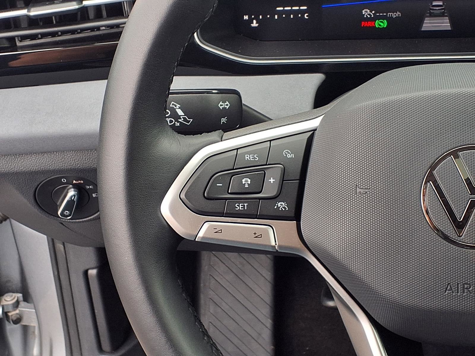 Used 2025 Volkswagen Jetta SE image 5