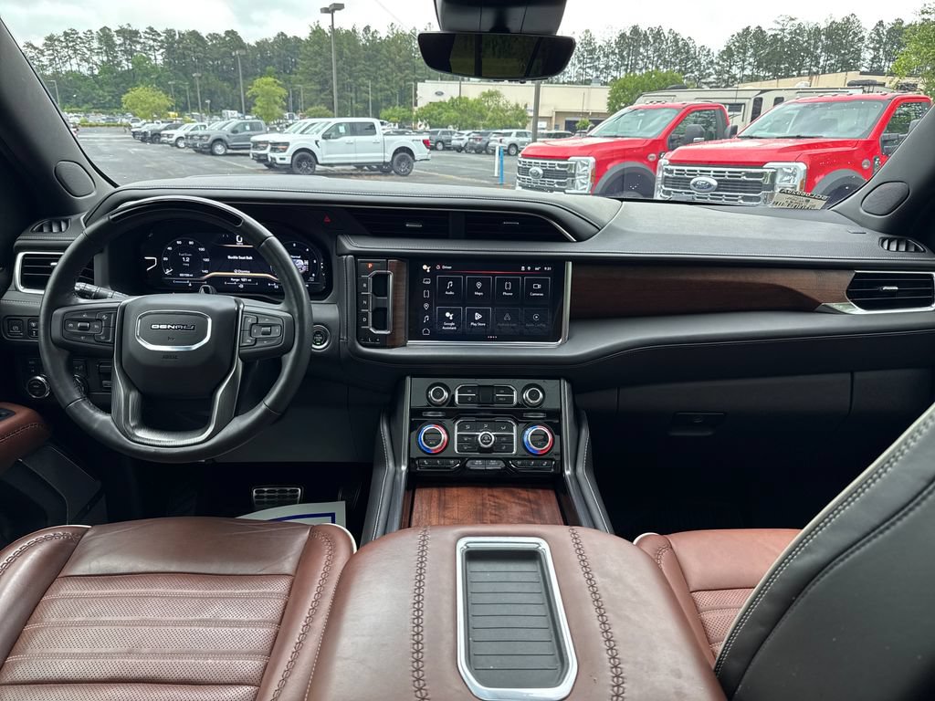 Used 2023 GMC Yukon XL Denali Ultimate AWD/4WD image 12