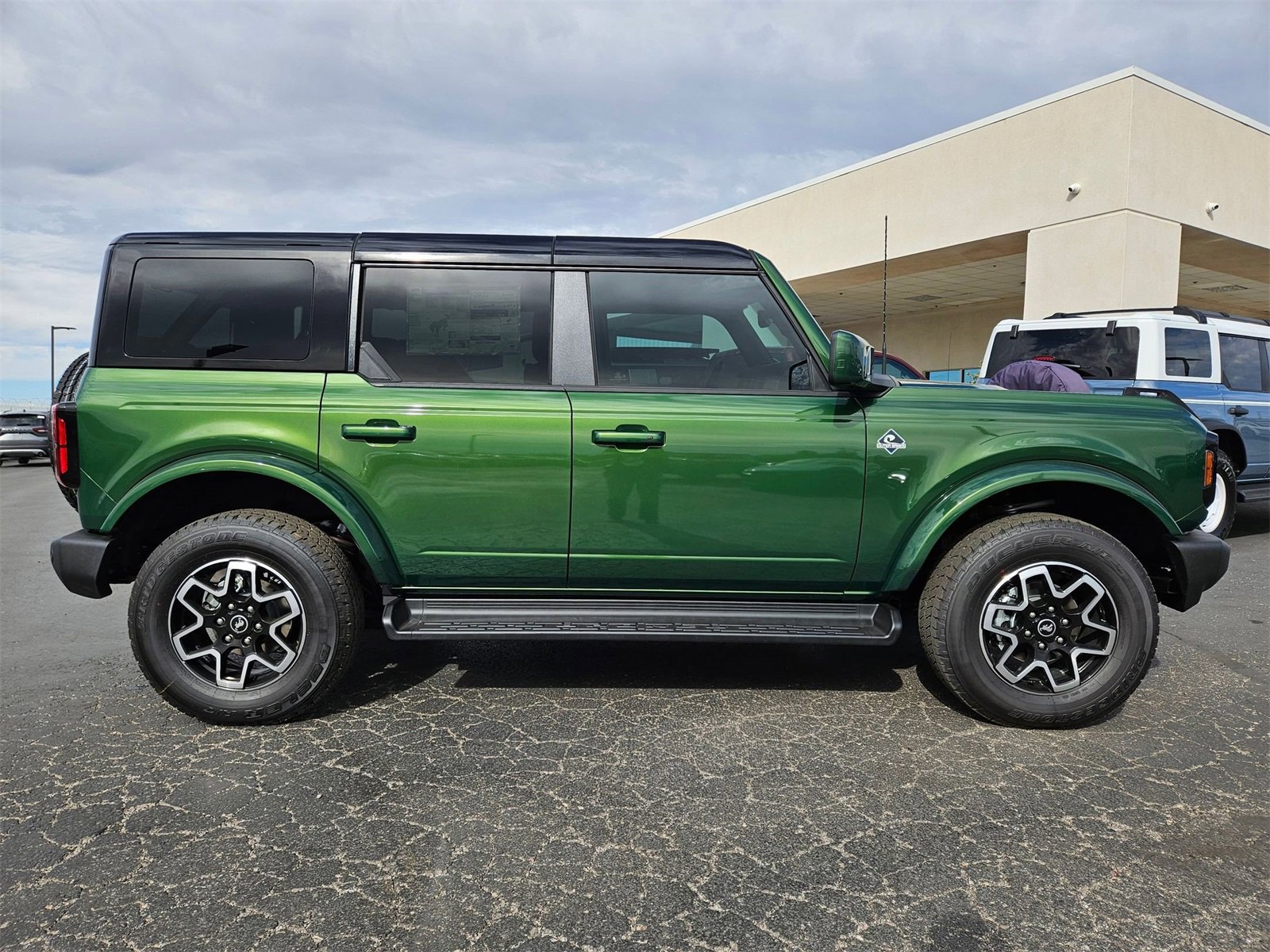New 2025 Ford Bronco Outer Banks image 4