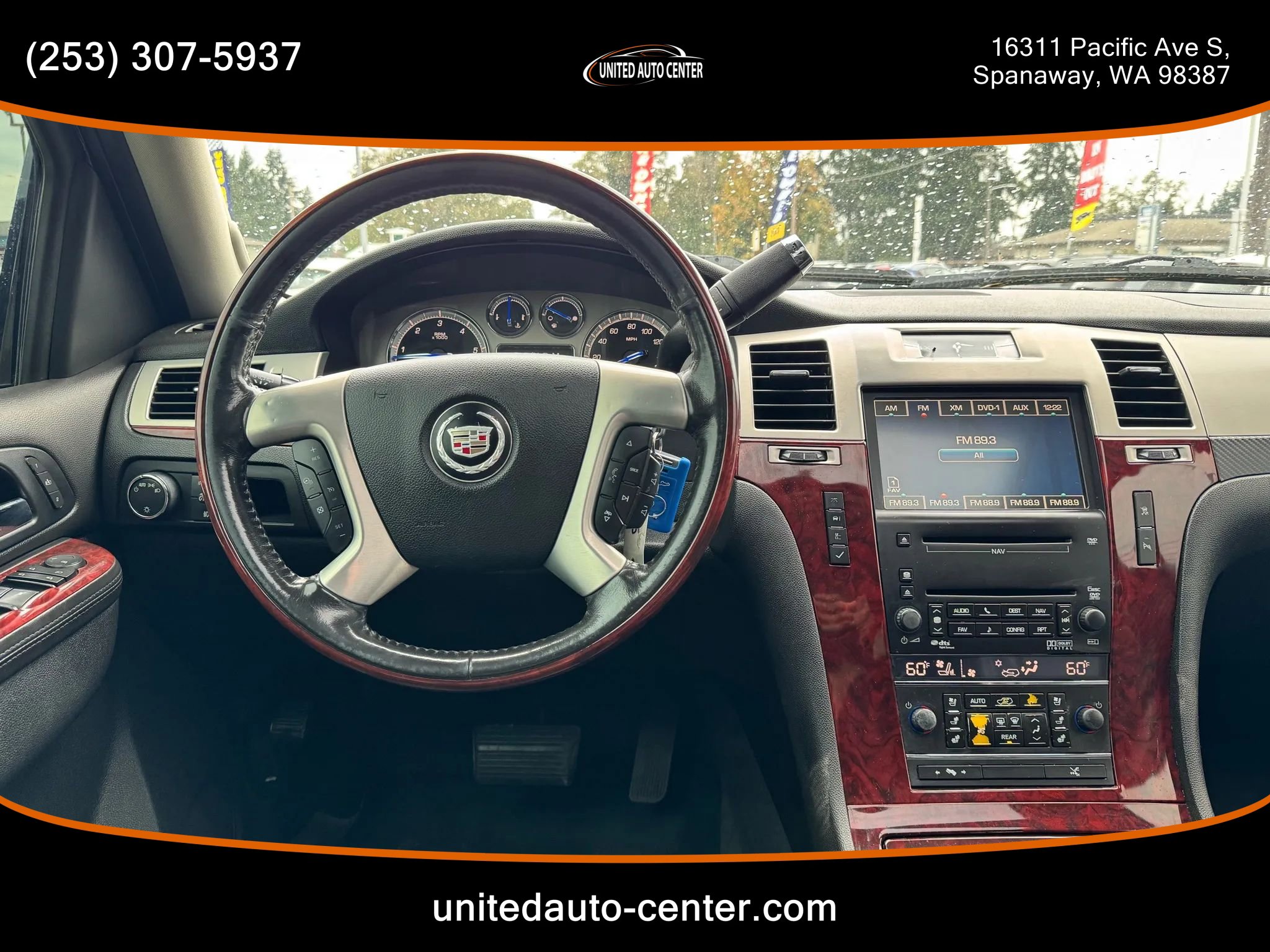 Used 2010 Cadillac Escalade Premium image 13