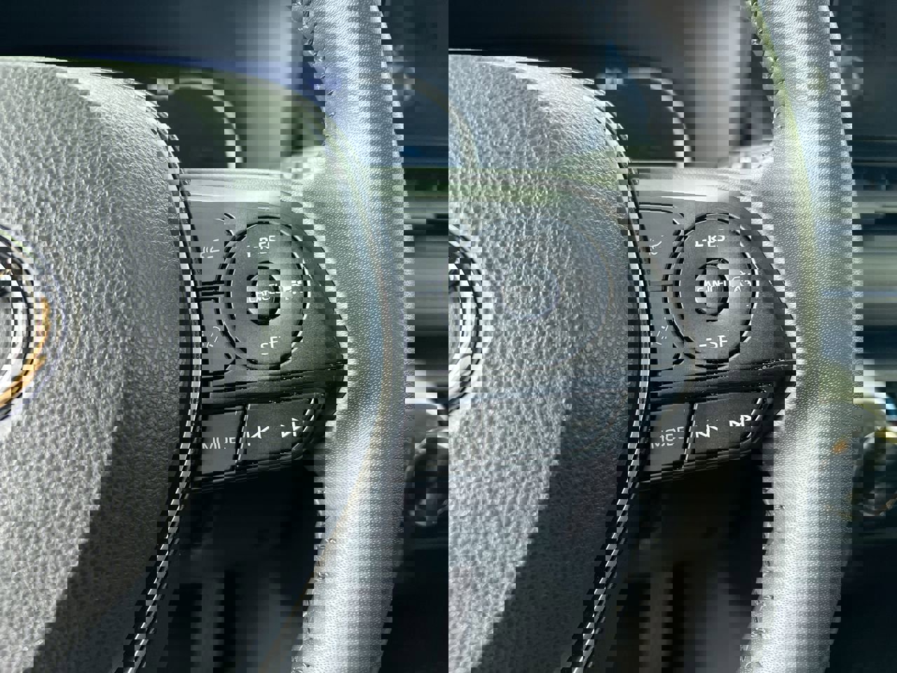 Used 2023 Toyota RAV4 SE image 17