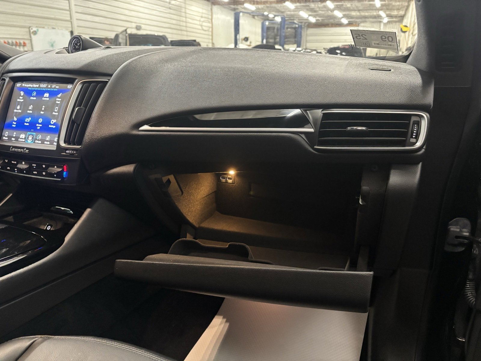 Used 2018 Maserati Levante image 33