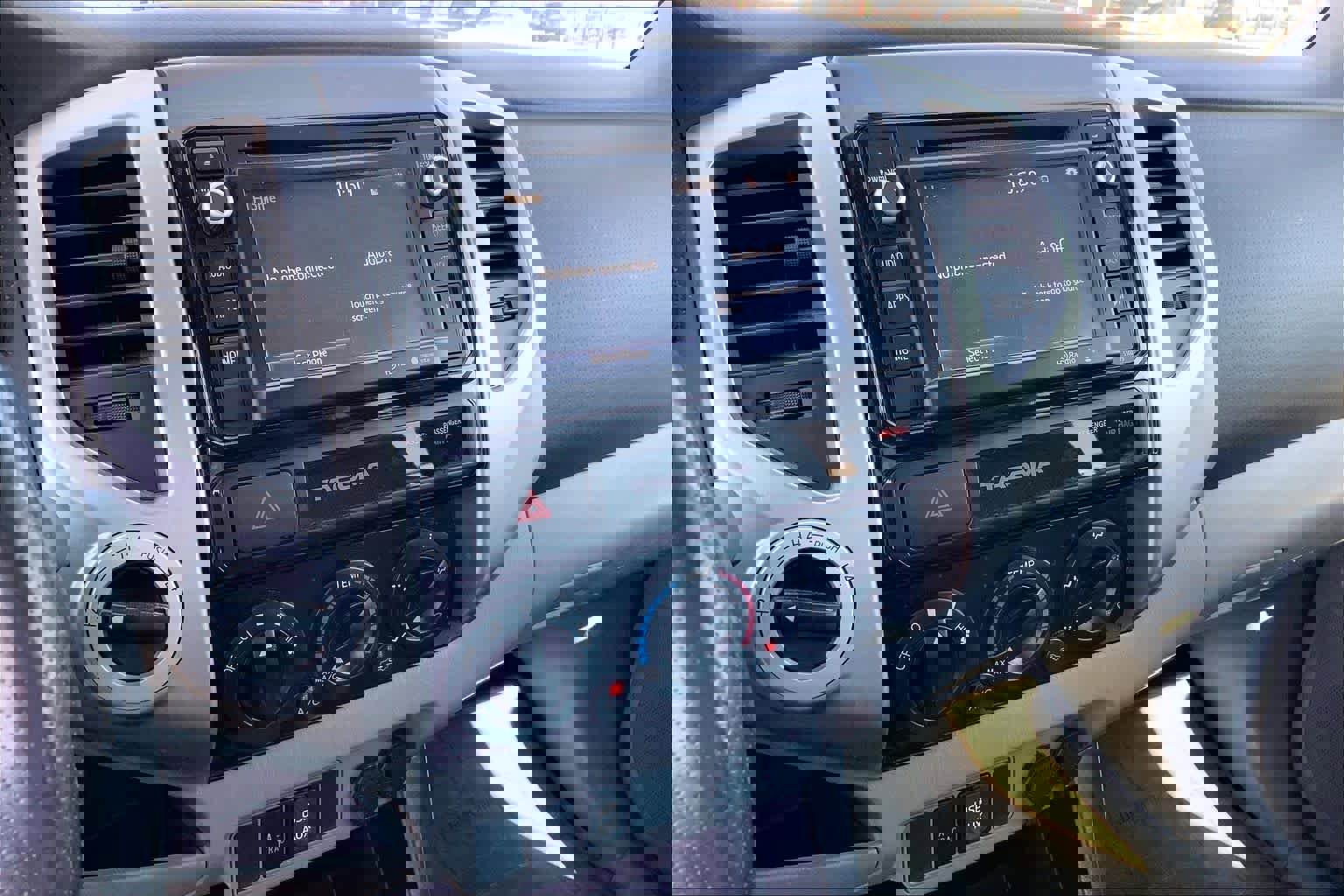 Used 2015 Toyota Tacoma 4x4 Access Cab V6 w/ TRD Off-Road Package image 7