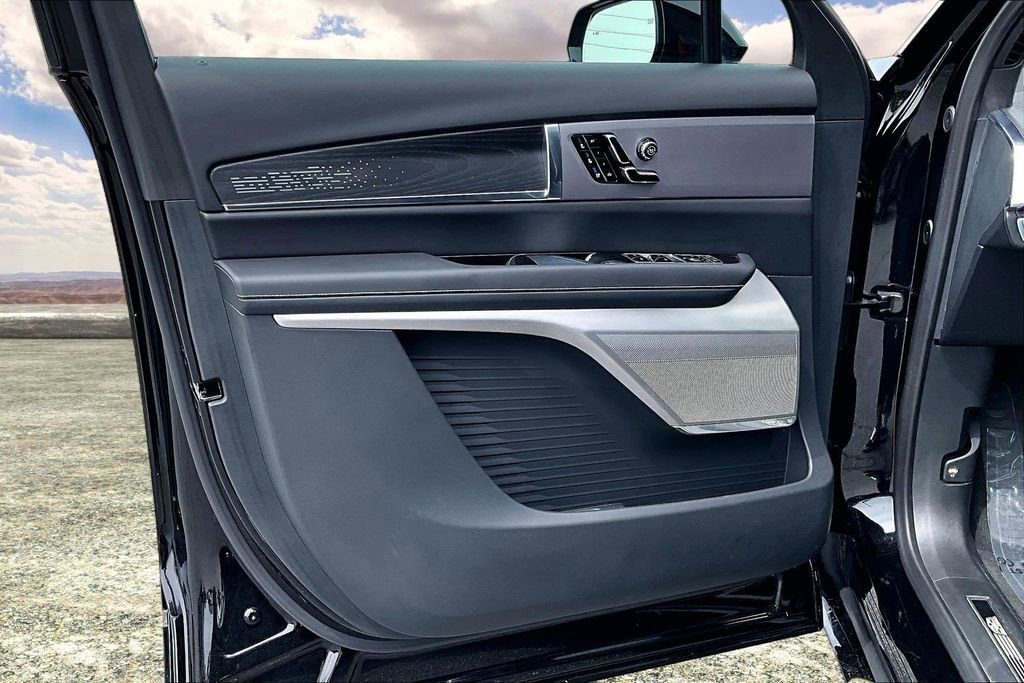 Certified 2026 Cadillac Vistiq Platinum w/ LPO, Floor Liner Package AWD/4WD image 20