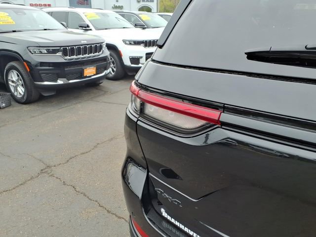 Certified 2023 Jeep Grand Cherokee Altitude AWD/4WD image 26