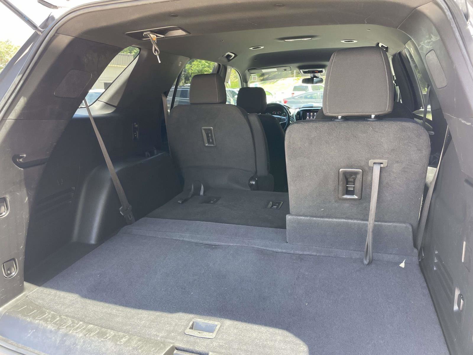 Used 2022 Chevrolet Traverse LT FWD image 29