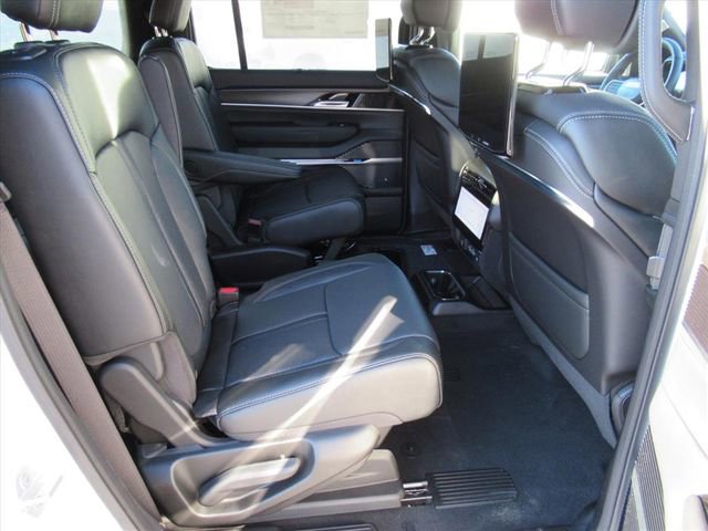New 2026 Jeep Grand Wagoneer Summit w/ Rear Seat Video Group I image 32