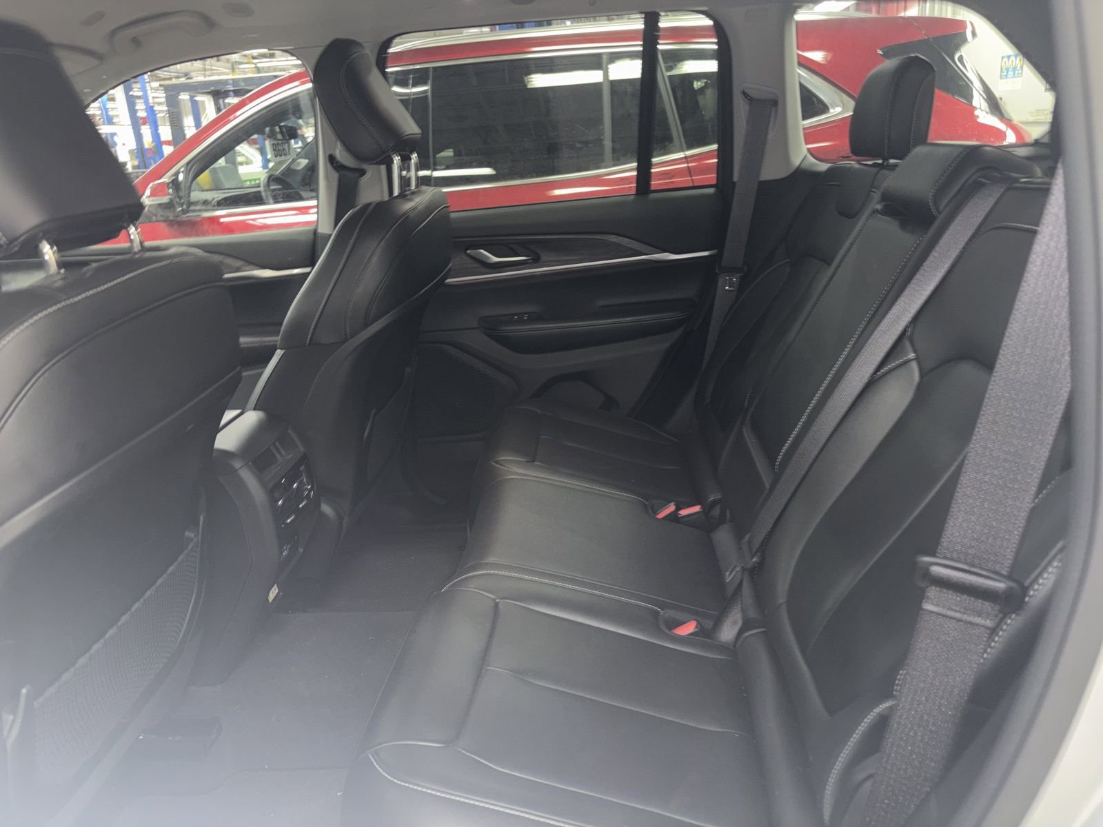 Used 2023 Jeep Grand Cherokee Limited image 12