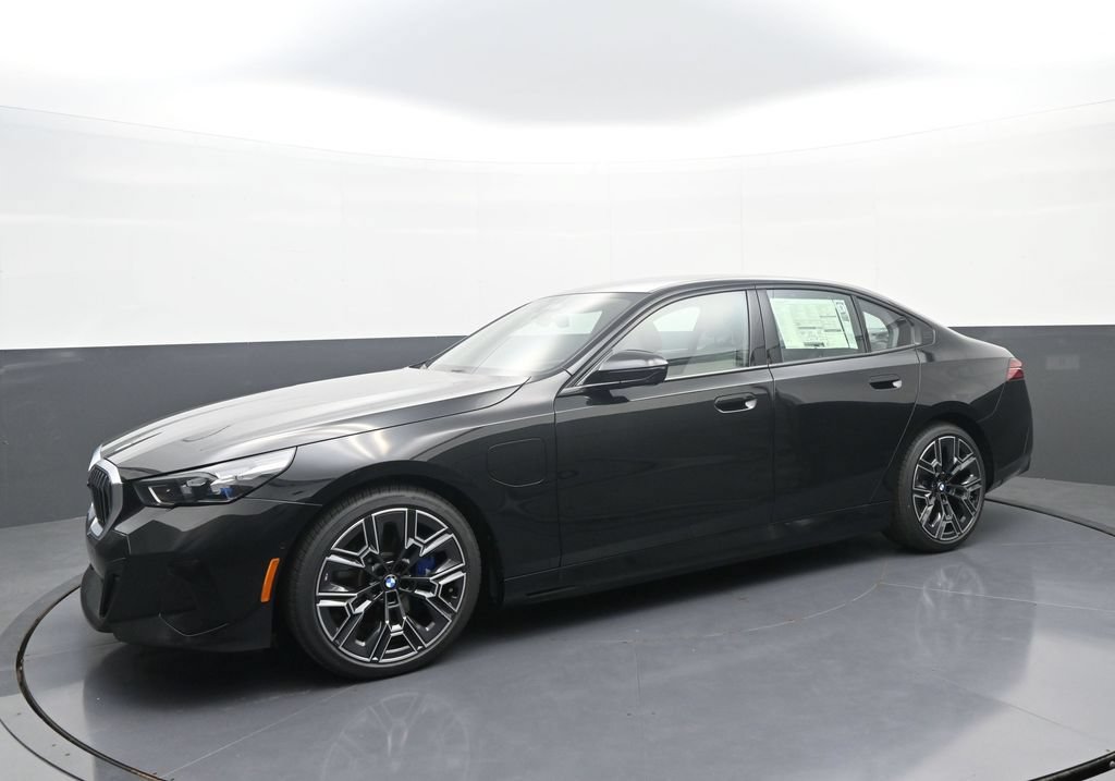 New 2026 BMW 550e xDrive w/ Executive Package AWD/4WD image 4