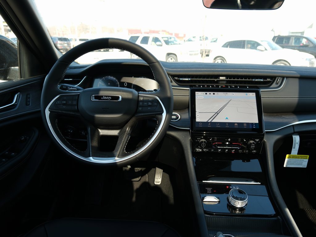 New 2025 Jeep Grand Cherokee Limited w/ Black Appearance Package image 6