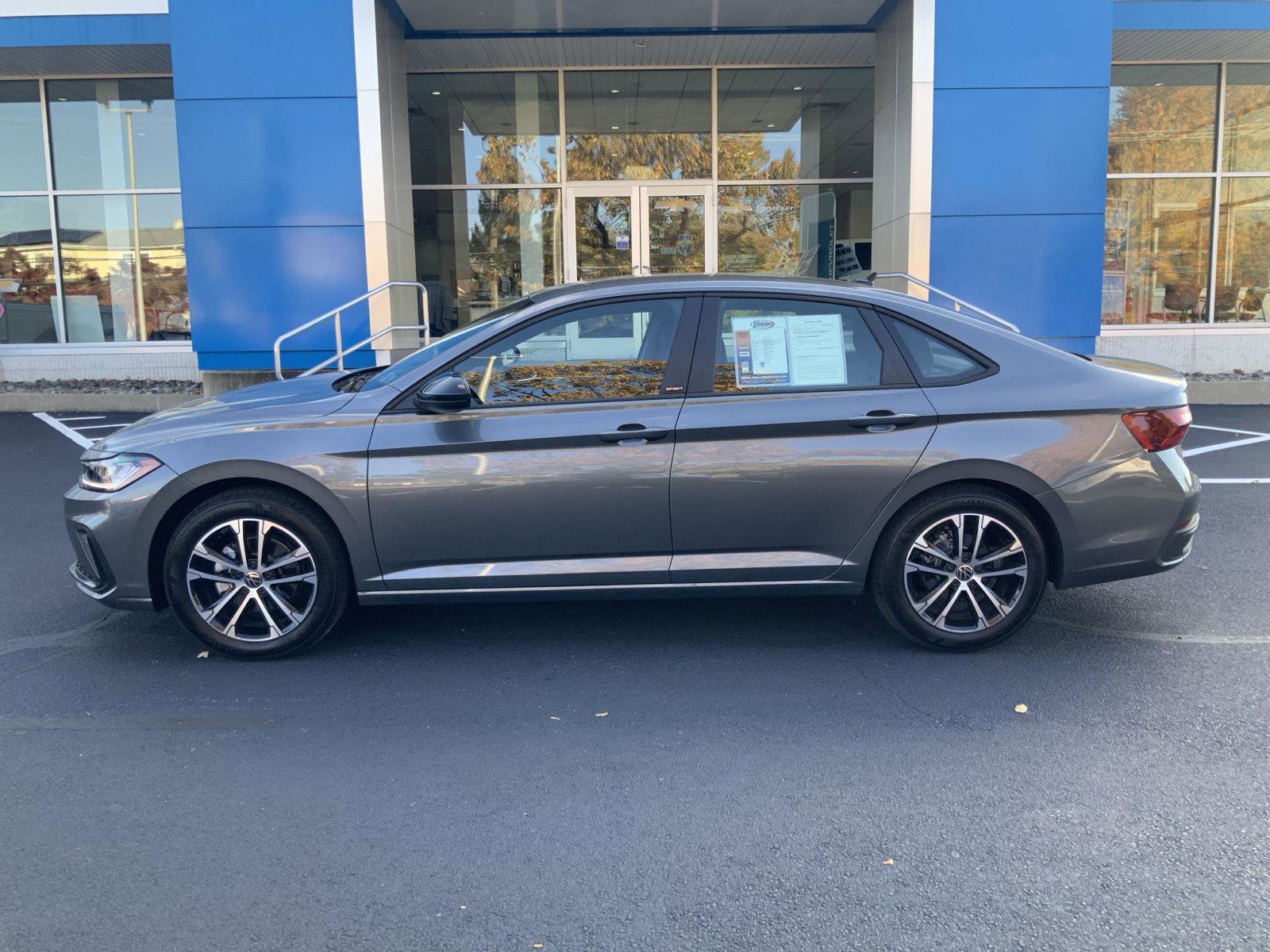 Used 2025 Volkswagen Jetta Sport image 4