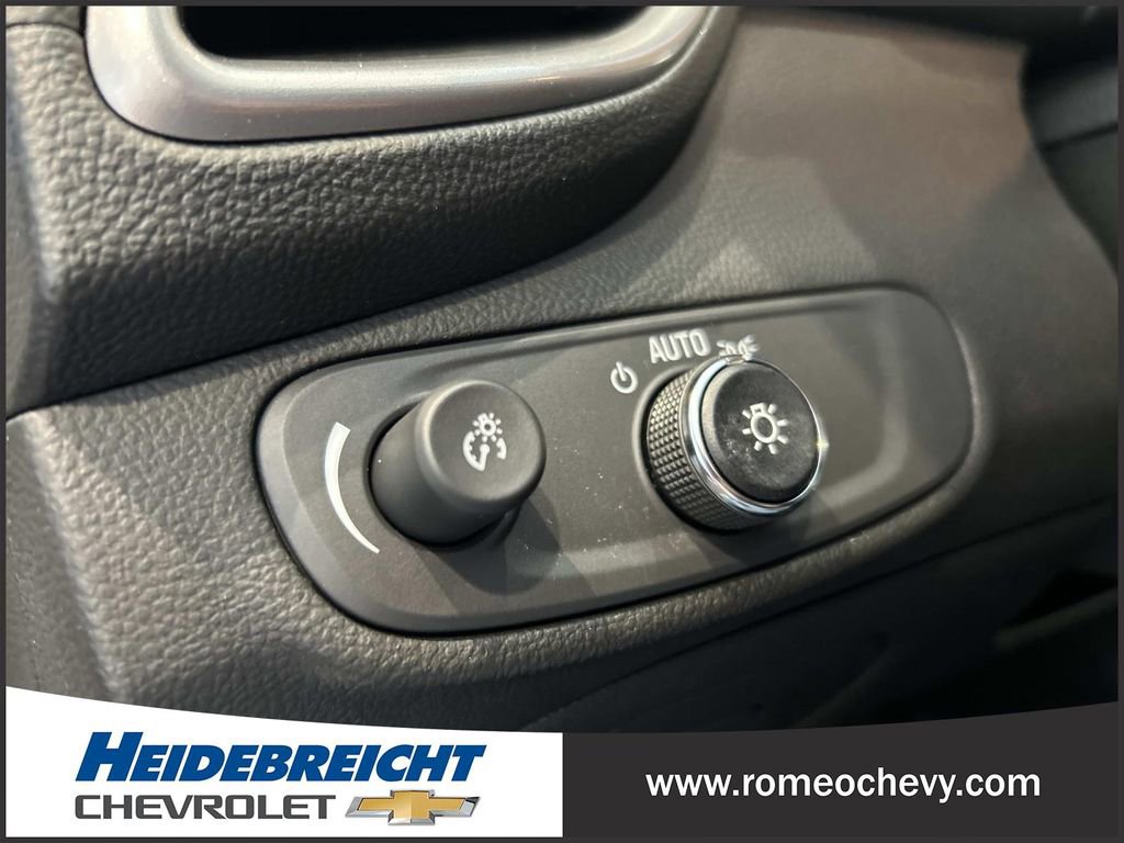 Used 2022 Chevrolet Trax LT w/ LT Convenience Package image 29