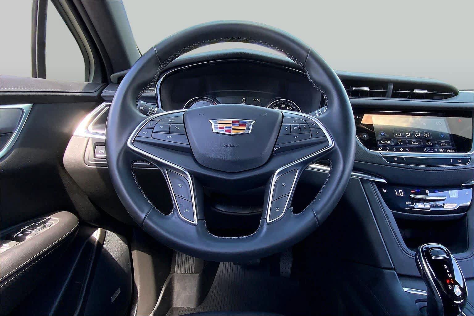 Used 2025 Cadillac XT5 Luxury w/ LPO, Floor Liner Package FWD image 6