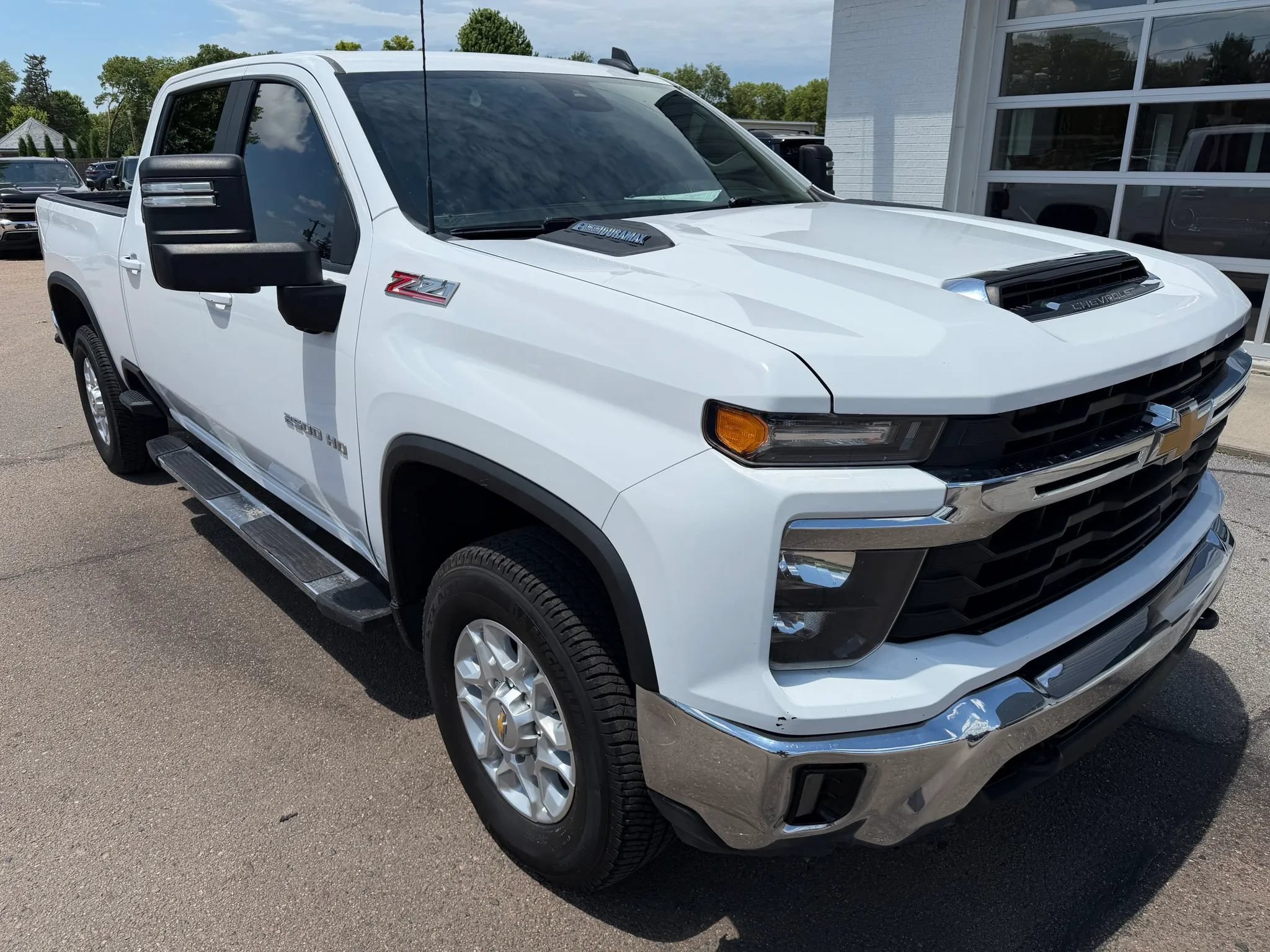 Used 2024 Chevrolet Silverado 2500 LT AWD/4WD image 2