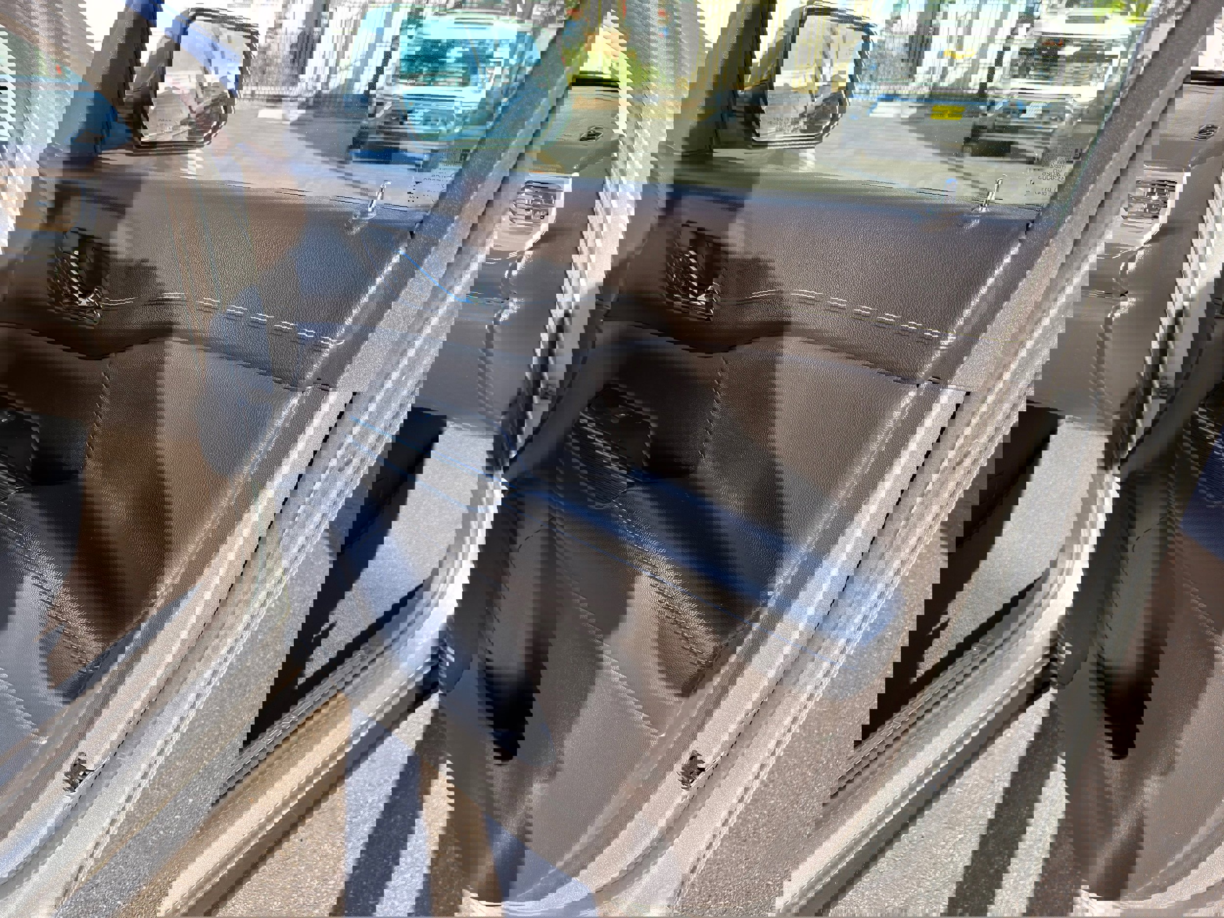 Used 2023 GMC Acadia SLT image 11