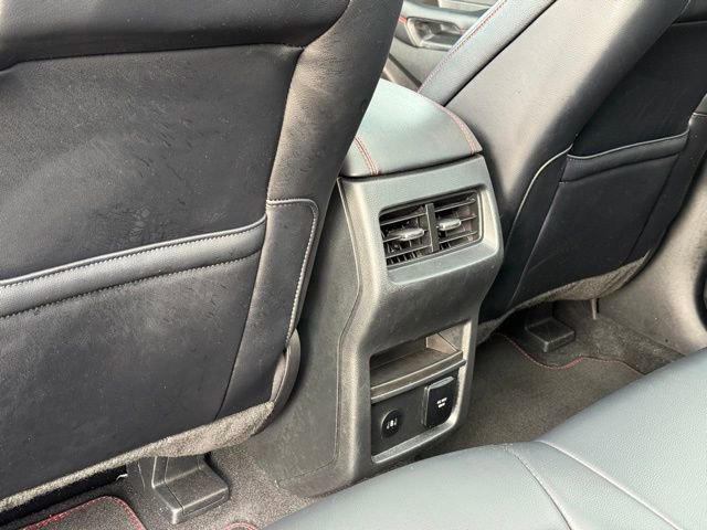 Used 2024 Ford Edge ST-Line image 30