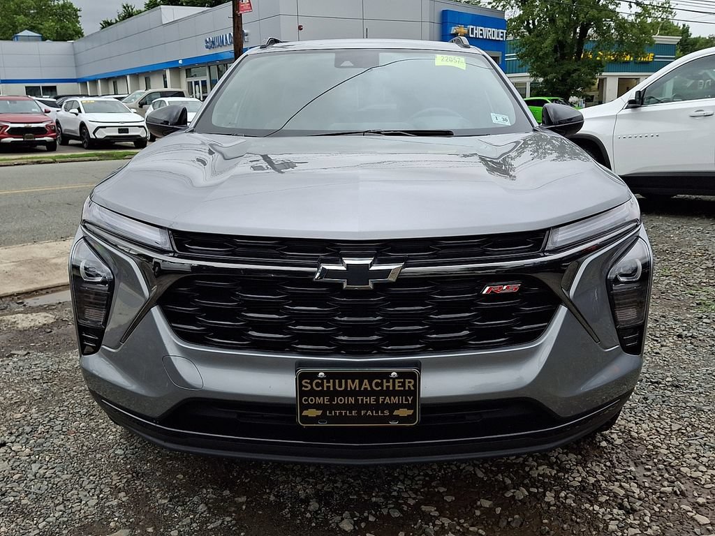 Used 2025 Chevrolet Trax RS w/ Driver Confidence Package FWD image 2
