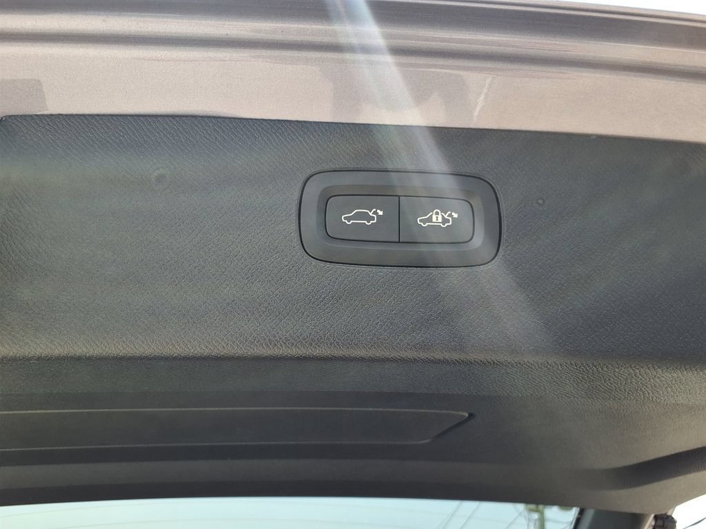 New 2026 Volvo XC90 B5 Plus AWD/4WD image 12