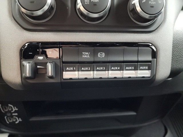 New 2024 RAM 3500 Tradesman image 32