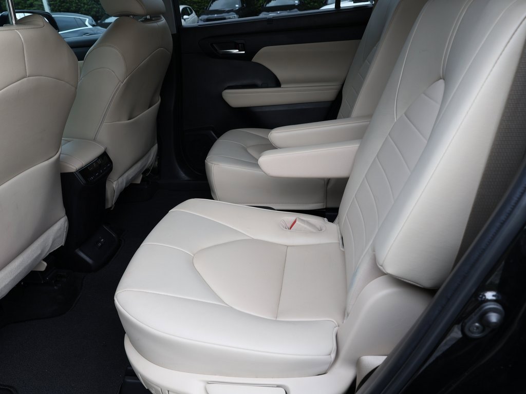 Used 2023 Toyota Highlander XLE image 17