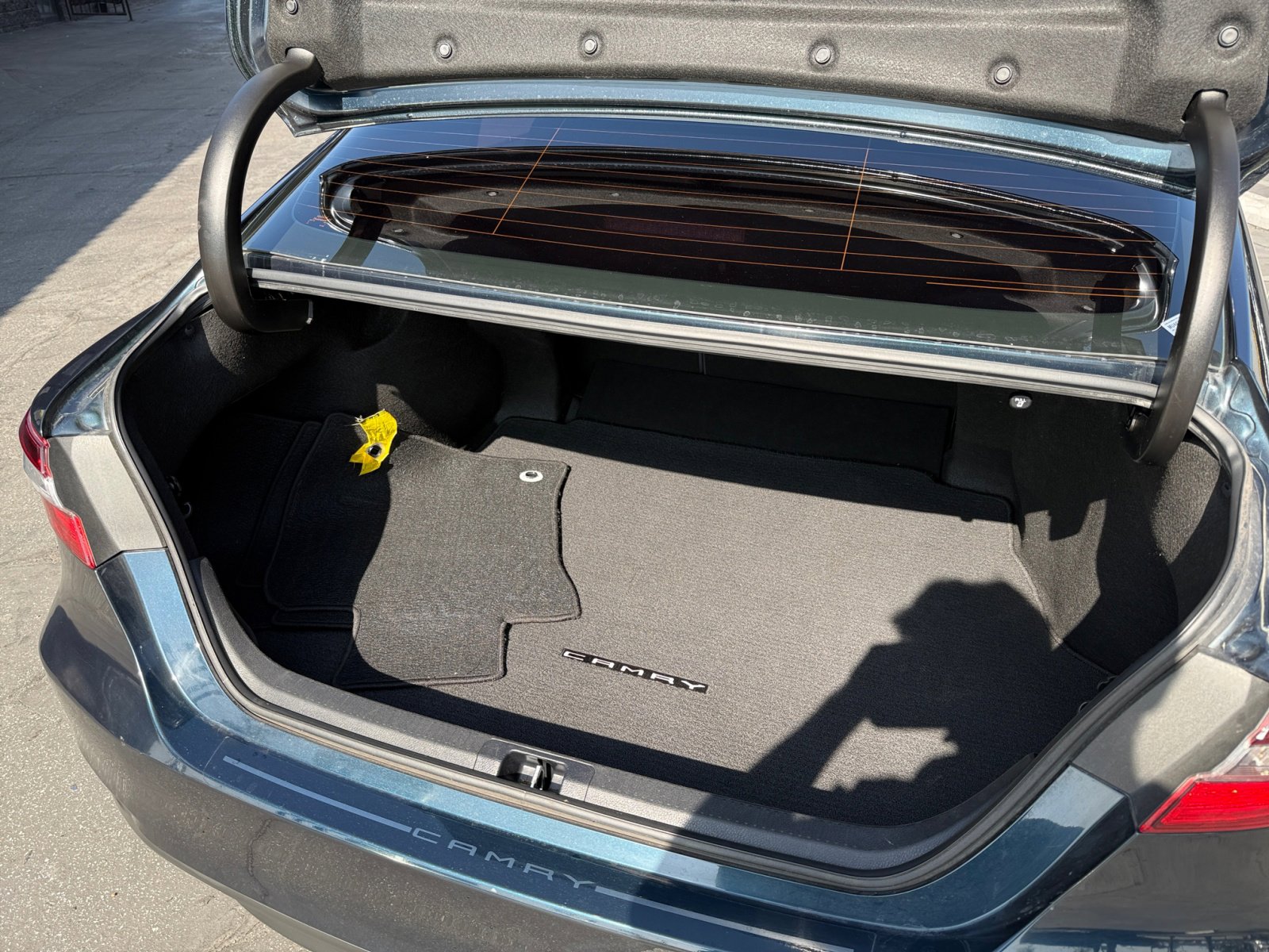 Used 2021 Toyota Camry LE image 20