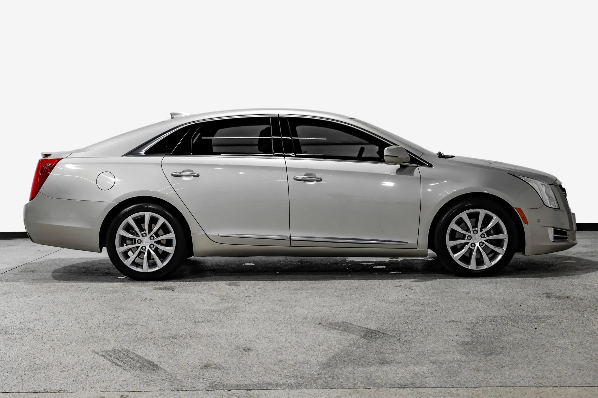 Used 2016 Cadillac XTS Luxury w/ Driver Awareness Package FWD image 5