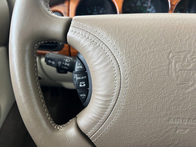 Used 1999 Jaguar XK8 Convertible image 22