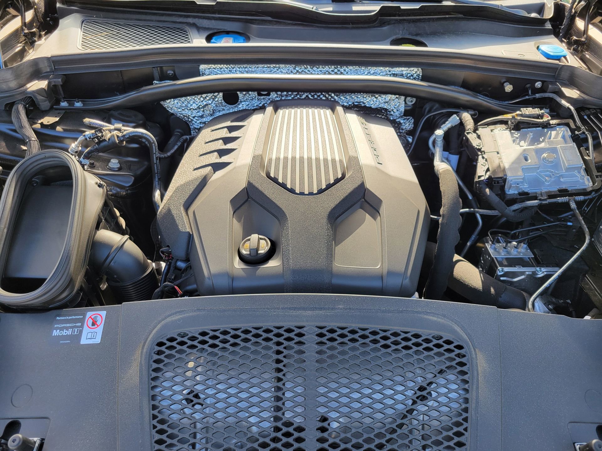 Used 2025 Porsche Macan image 35