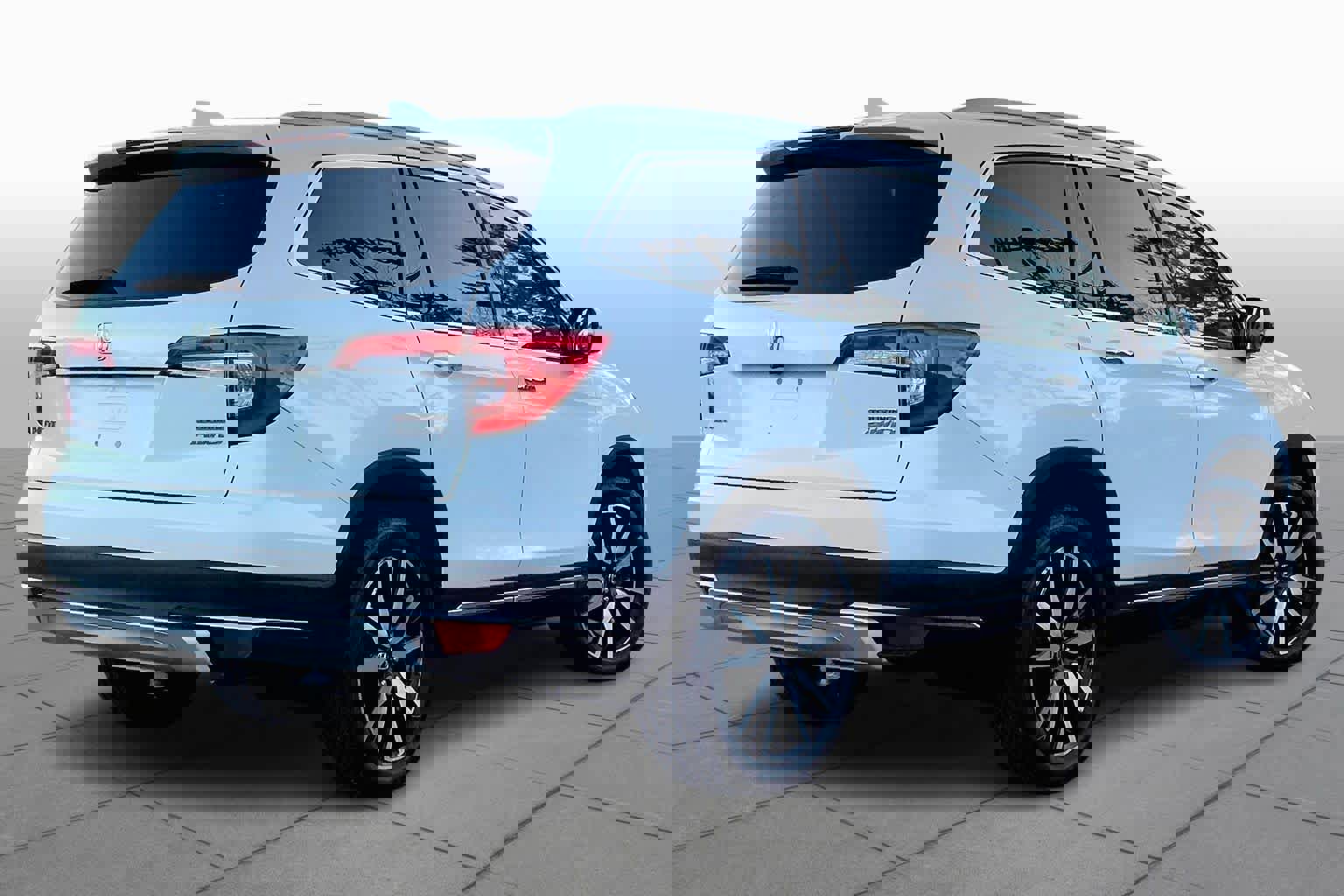 Used 2020 Honda Pilot Touring image 13