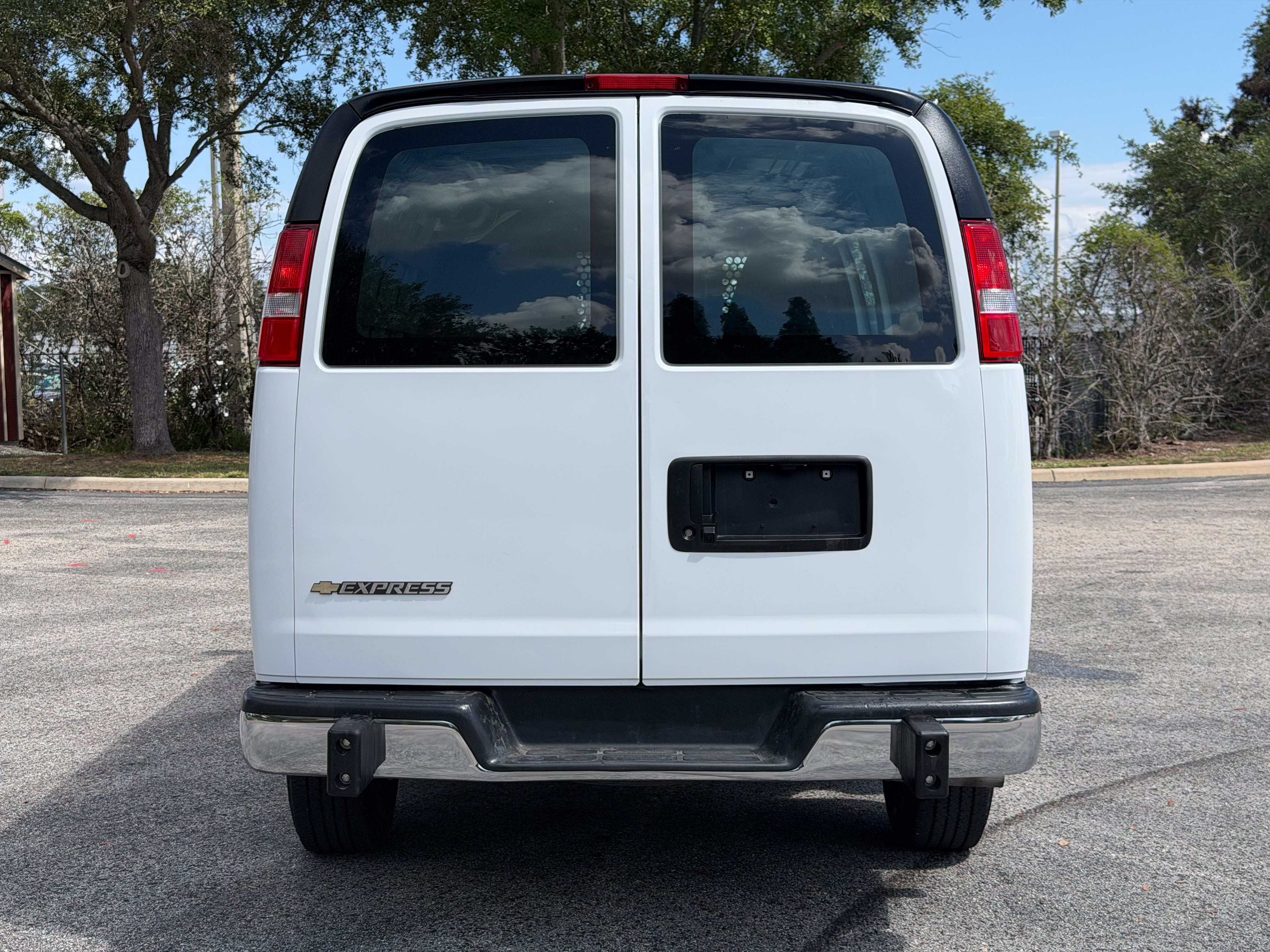 Used 2025 Chevrolet Express 2500 w/ Driver Convenience Package RWD image 4