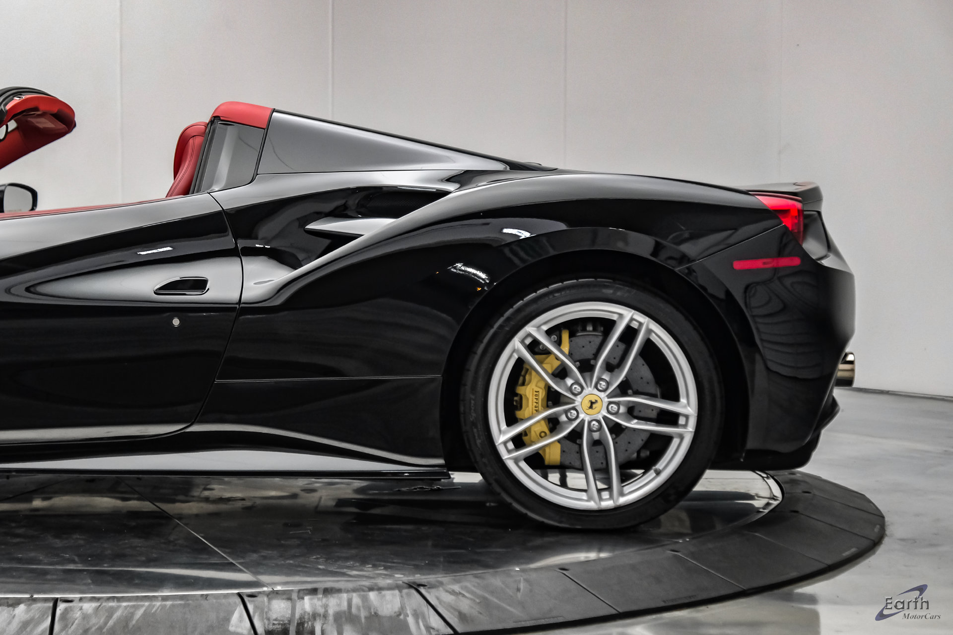 Used 2018 Ferrari 488 Spider RWD image 12