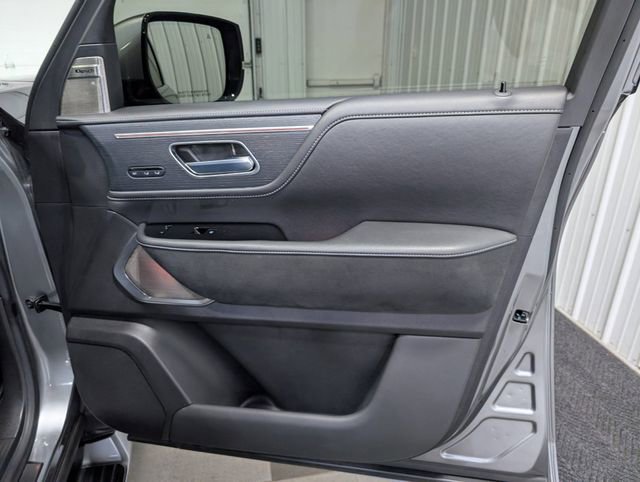 Used 2025 INFINITI QX80 Sensory image 31