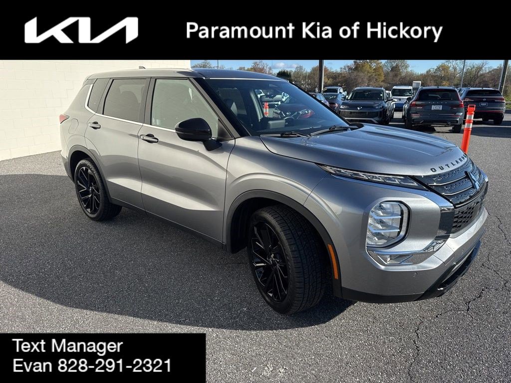 Used 2022 Mitsubishi Outlander SEL Black Edition FWD image 3