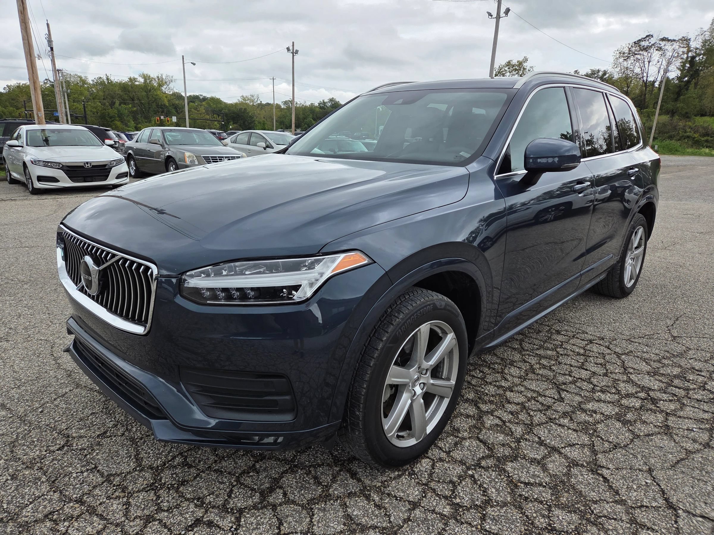 Used 2020 Volvo XC90 T6 Momentum AWD/4WD image 2
