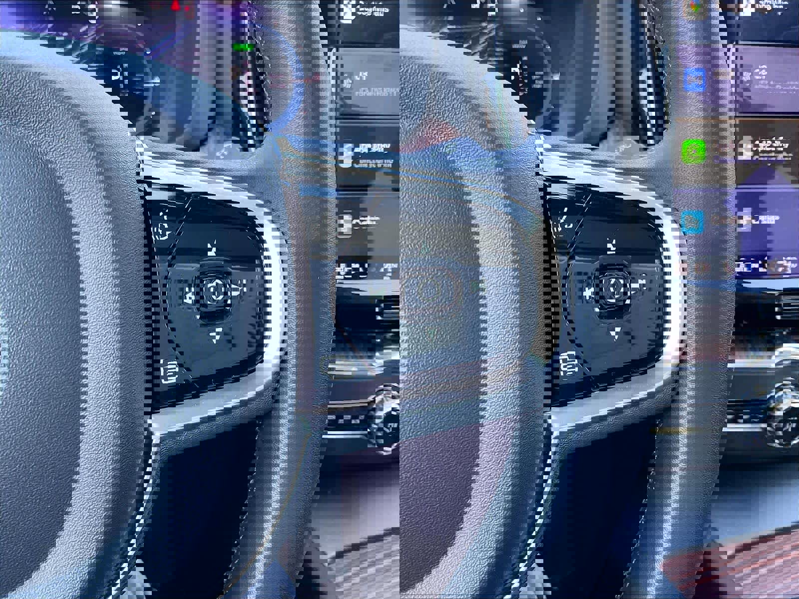 Used 2023 Volvo XC60 T8 Plus image 22